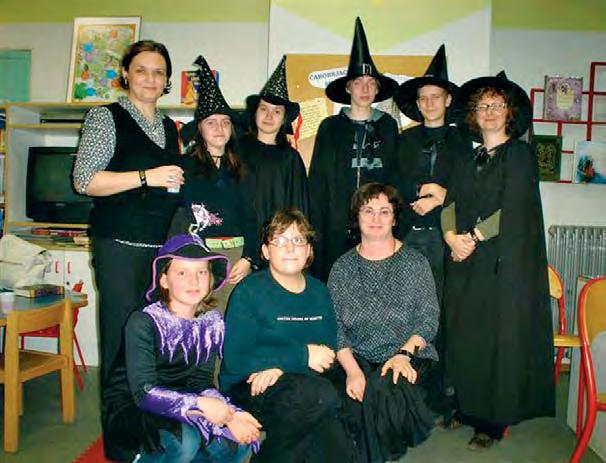 S profesoricom likovne kulture uëenici iz likovne skupine πkole 6.