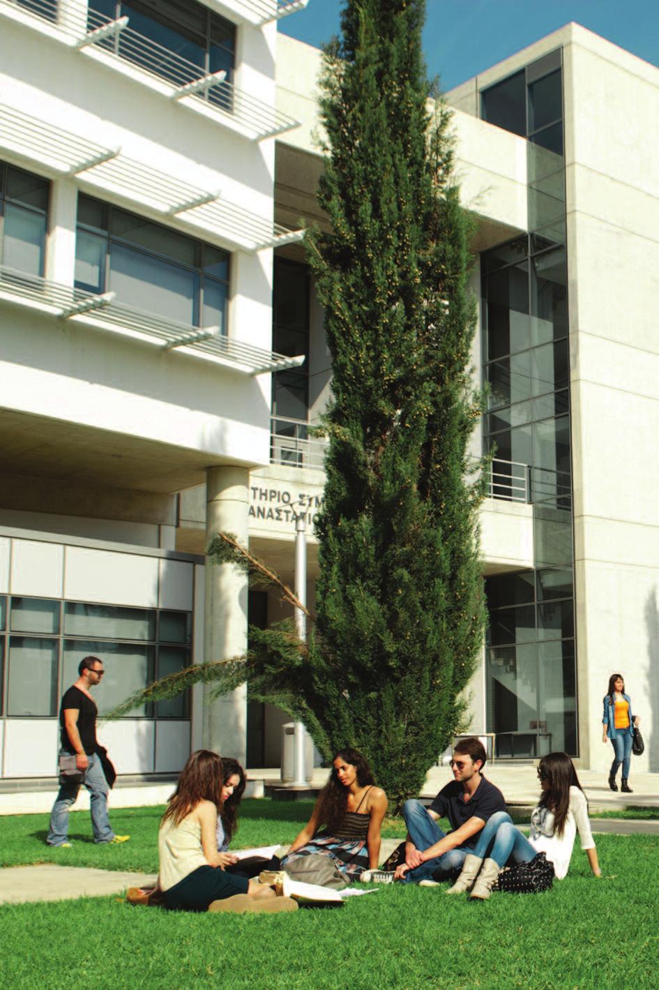 Το Πανεπιστήμιο Κύπρου ΕΙΣΑΓΩΓΗ Το έντυπο Πληροφορίες για Υποψήφιους Φοιτητές εκδίδεται σε ετήσια βάση και αποσκοπεί στην έγκυρη και άμεση ενημέρωση των ενδιαφερομένων για θέματα σπουδών στο