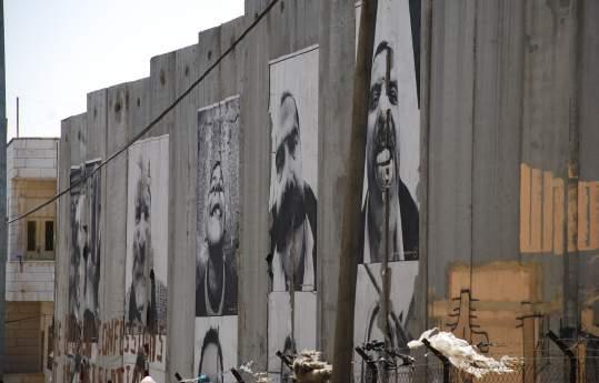 המחבר, 2009( איור 4: פרוייקט "פנים-מול-פנים",