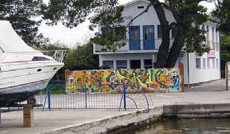 RIJEKA Omladinski hostel Rijeka star je svega tri godine i smjeπten je u staroj vili koja je u potpunosti rekonstruirana i napravljen je prekrasan hostel sa sobama s vlastitim sanitarijama.