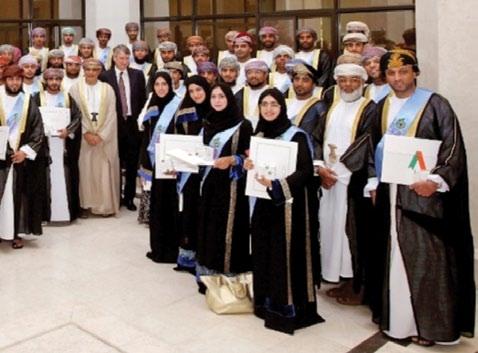 تخريج دفعة جديدة من الخريجين المبتعثين على نفقة الشركة رعى معالي الدكتور محمد بن حمد الرمحي وزير النفط والغاز حفل التخريج الرسمي لدفعة جديدة من المبتعثين على حساب الشركة بلغ عددهم 92 خريج ا وخريجة