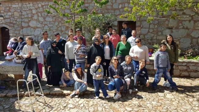 Τιμά την χώρα που γεννήθηκε και τα σύμβολα της και όταν Έλληνες της Αμερικής του ζήτησαν να υπογράψει την Ελληνική σημαία, εκείνος αρνήθηκε. Ο ίδιος δηλώνει παιδί του Κατηχητικού.