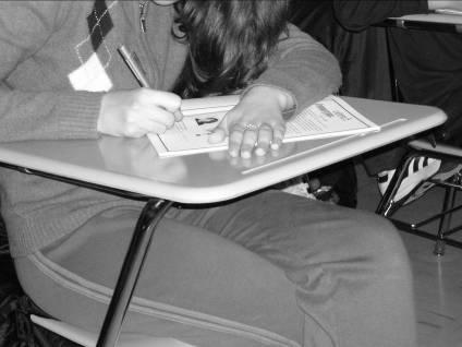 των 14 ετών Το 90% των καπνιστών αρχίζουν πριν την ηλικία των 19 ετών Επηρεάζονται από τους δικούς τους Θεωρούν ότι θα γίνουν «κοινωνικά αποδεκτοί» Επιθυµούν να γίνουν «µεγάλοι»