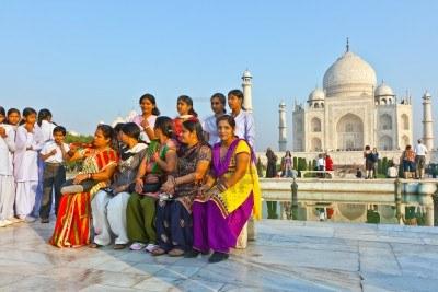 3η ΗΜΕΡΑ: ΑΓΚΡΑ (Ξενάγηση) Η ημέρα μας σήμερα είναι αφιερωμένη στο πιο γνωστό μνημείο αγάπης αλλά και ματαιοδοξίας στον κόσμο, το Ταζ Μαχάλ.