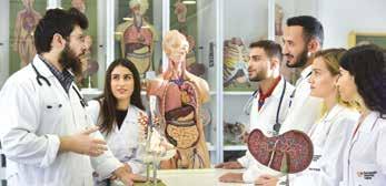 Κέντρο Ιατρικής Εκπαίδευσης για Κύπριους, Ελλαδίτες και Διεθνείς Φοιτητές Η Σχολή έχει ήδη επιτελέσει ένα σημαντικό εκπαιδευτικό κλινικό έργο και το ακαδημαϊκό προσωπικό έχει στο ενεργητικό του μια