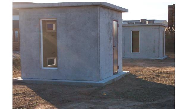 الشكلa.9.IV. صورة لمبنى باألبعاد( 2.4mx2.4mx2.4m ) )béton+mcp( ]28.25[ الشكلb.9.IV. مبنى بعازل من البوليوريثان polyuréthane( ) وMCP ]28.