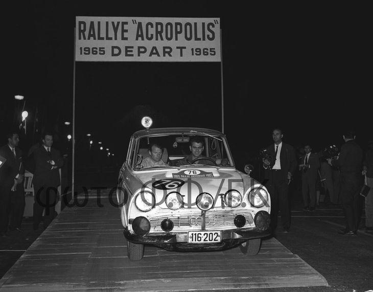 Νυκτερινή εκκίνηση ΙΓ' Δ.Ρ.Α. ('65). O χαμγελαστός Γιώργς Ραπτόλς Μ. Smith εκκινύν αργά νύκτα Δ. Αρεπαγί.