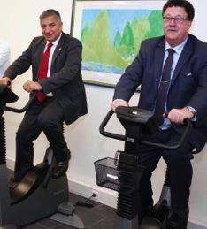 ΕΝ ΣΥΝΤΟΜΙΑ Ο Πρόεδρος της ΚΕΔΕ, Γεώργιος Πατούλης, εκμεταλλεύτηκε την παρουσία του στην περιοχή της Στουτγάρδης στο πλαίσιο της 7 ης ΕΓΣ, για να ενημερωθεί σχετικά με το γερμανικό σύστημα