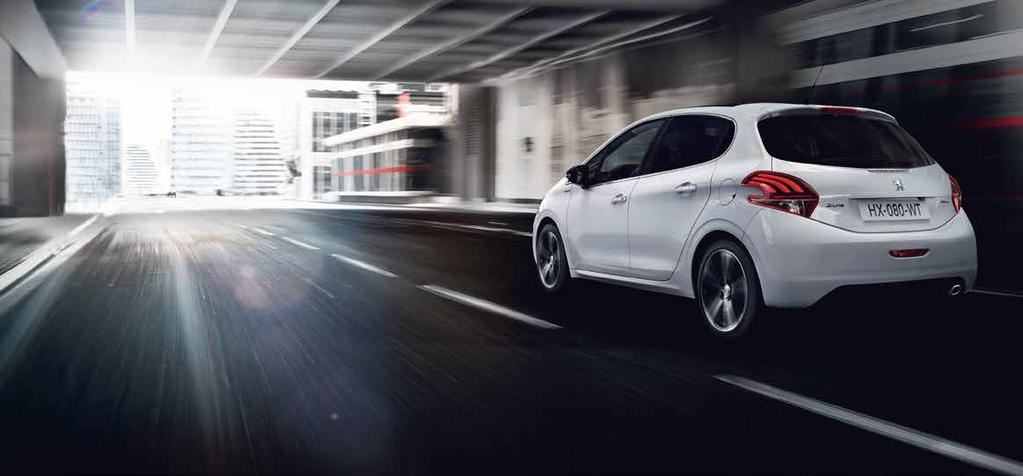 GT LINE ΙΣΧΥΡΗ ΠΡΟΣΩΠΙΚΟΤΗΤΑ Η Peugeot συνεχίζει να εμπλουτίζει τη γκάμα του 208, εντάσσοντας σ αυτή ένα δυναμικό σπορ αυτοκίνητο: την κορυφαία έκδοση GT Line.