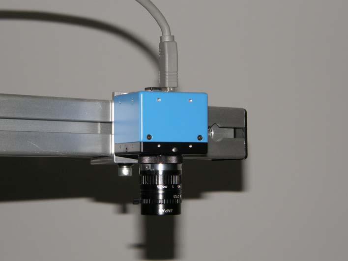 Video sistem Firewire vodilo Kamera Objektiv Slika 16: Video sistem nad mizo robota Karakteristike video sistema (Slika 16): kamera The Imaging source DMK 21AF04 s