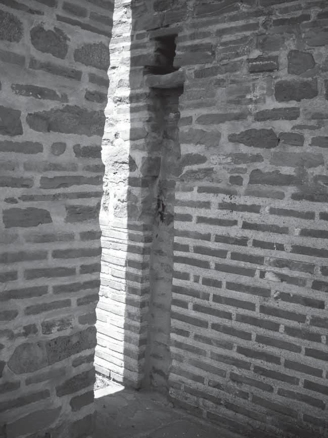 Church of the Virgin, added base of the supporting construction in the northeast corner of the naos ЗОГРАФ 35 (2011) [73 92] вима на цртежу основе нашли по аналогији са онима на источној страни, који
