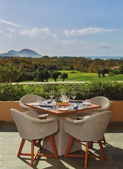 Τα δύο signature γήπεδα γκολφ 18 οπών, The Dunes Course και The Bay Course, εκτείνονται σε ένα ποικιλόμορφο φυσικό τοπίο και προσφέρουν συναρπαστικές αγωνιστικές δυνατότητες, αποτελώντας το νέο