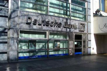 Είναι χαρακτηριστικό ότι η MG προειδοποιεί ότι ο επόμενος μήνας είναι γεμάτος με «κρίσιμα γεγονότα» που θα μπορούσαν να οδηγήσουν σε ένα "ξεπούλημα" στις αγορές.