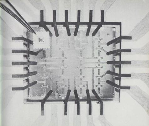 DISPOZITIVE ŞI CIRCUITE ELECTRONICE Este o familie de circuite realizate doar cu tranzistoare bipolare, fără rezistenţe şi care au din acest motiv o densitate de integrare foarte mare (în circuitele