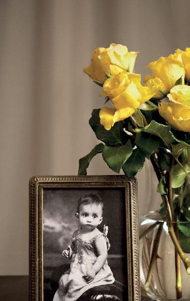 θρυλοσ GABRIEL GARCIA πανω δεξια: ο Γκάμπο ενός έτους. κατω: το εξωφυλλο του λευκωματοσ του δημητρη γερου (εκδ. kerber photo art).