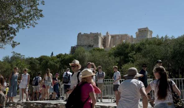 "Ετοιμάζαμε σόου, αλλά αντί για σόου κάναμε αυτό", δήλωσε ο Ηλίας Ψινάκης μιλώντας σε δημοσιογράφους και πρόσθεσε πως θα προτείνει ο δρόμος που έμενε ο Τζίμης Πανούσης να πάρει το όνομα του