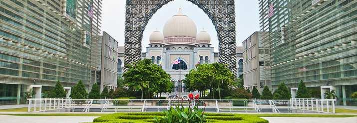 του Μπρουνέι. και 2η ΗΜΕΡΑ: ΚΟΥΑΛΑ ΛΟΥΜΠΟΥΡ (ΞΕΝΑΓΗΣΗ ΠΟΛΗΣ, ΣΠΗΛΙΕΣ ΜΠΑΤΟΥ) Άφιξη στην πρωτεύουσα της Μαλαισίας, την Κουάλα Λουµπούρ.