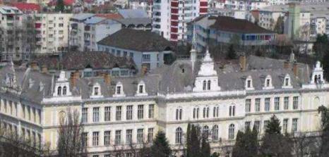 4.2. Infrastructura şi servicii de educaţie universitară După cum se poate observa în tabelul de mai jos, evoluţia numărului de unităţi şcolare de toate tipurile urmează trendul descendent al