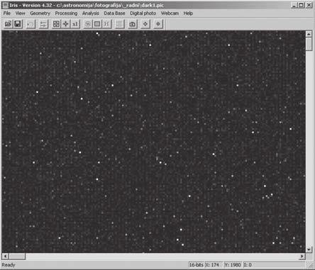 Учитајмо у програм један од dark frame снимака да видимо како изгледа: > load dark1 Пример на слици 5 је експониран у трајању од 6 минута, а у програму је приказ увеличан 4 пута да би се лепше видели