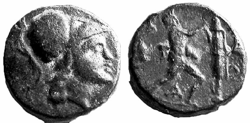 Sl. 1 Bronzena drahma na Antigon Gonata - Atena, Pan so trofej реверсот е напишано името на Антигон со монограм ΑΝΤΙ; во постарата литература, оваа фигура се толкува како сатир, 17 а подоцна