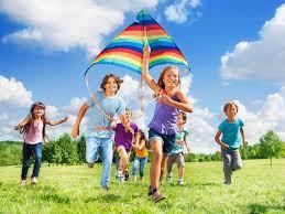 Το παιχνίδι αποτελεί τη «φυσική» γλώσσα των παιδιών, το πιο ισχυρό μέσο έκφρασής τους και αναπόσπαστη δραστηριότητα της καθημερινότητάς τους.