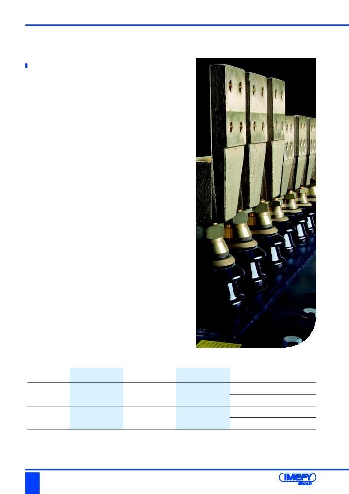 Constructici constructive Aceasta brosura descrie transformatoarele de distributie imersate in lichid cu puteri pana la 2500 KVA si tensiuni pana la 36 kv.