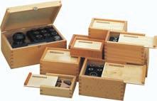 Dodatna oprema za tokarilice PD 230/E i PD 400. Gotovo sve komponente se nalaze u čvrstim drvenim kutijama. Univerzalni podioni aparat UT 400 Omogućava izradu nesimetričnih objekata.