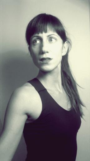 Ευγενία Παλλήκαρη H Ευγενία Παλλήκαρη γεννήθηκε στην Αθήνα το 1985, όπου και έκανε τα πρώτα της βήματα στη σωματική έκφραση κάνοντας μαθήματα ρυθμικής γυμναστικής και κλασικού μπαλέτου από την ηλικία