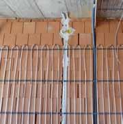 într-o încăpere, având în vedere confortul şi costul, sistemul umed (tencuit) Uponor este cu adevărat avantajos, întrucât acesta poa- Beneficii Înălţime minimă de instalare Sistem universal de montaj
