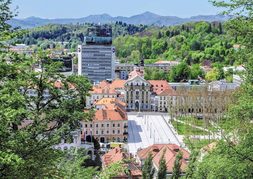 Župan 5 ljudi in rad imam naše najlepše mesto na svetu«po PRENOVI PRED PRENOVO Foto: Dunja Wedam Kongresni trg, prenovljen po Plečnikovi zamisli, se je po prenovi iz zatrpanega parkirišča prerodil v