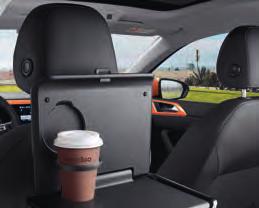 Η στερέωση του καθίσματος γίνεται στα σημεία στερέωσης ISOFIX του αυτοκινήτου. Το παιδί προσδένεται με μια ζώνη ασφαλείας τριών σημείων.