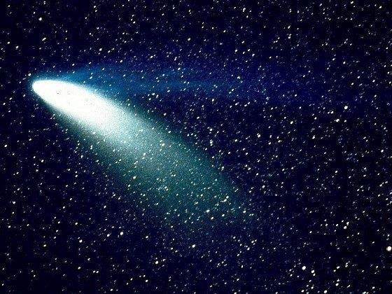 5. Kométa Hale Bopp V roku 1997 bola pozorovaná jedna z najjasnejších komét z predchádzajúcich desaťročí známa pod menom Hale Bopp.