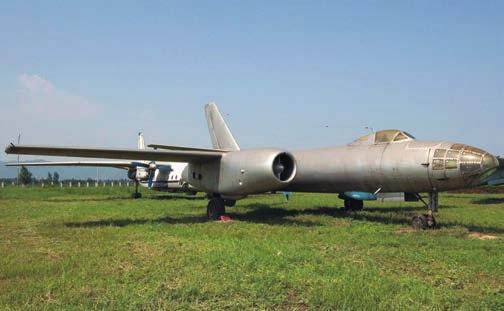 VOJ NA POVIJ ES T R azvoj m laznih aviona 1937.-1950.