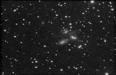 106 Poglavje 9 Skupina za astrofotografijo Slika 9.3: Stefanov kvintet in NGC6949 posneta s CCD kamero SBIG ST-6 in teleskopom LX200.