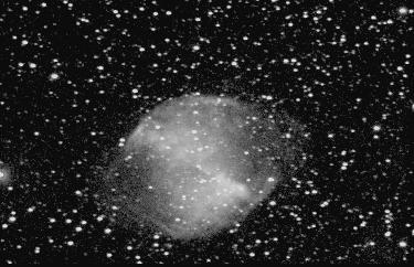9.1 Delo s teleskopom LX200 10 99 čeprav je motna atmosfera precej motila opazovanje tega planeta, pokazal sem jim tudi M13 v Herkulu, meglice M17 in M27, ter M57.