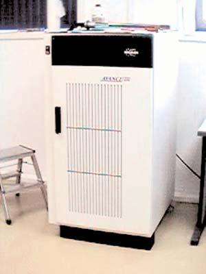 Bruker DPX400 - Imán supercondutor de 400 MHz (protón) - Unidades de temperatura variable VT2000 e BVT3300 - Sistema de gradientes de ata 50 G/cm - Software XWIN-NMR  - Sonda