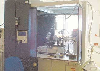 Tubo cerámico con ánodo de Mo, cun foco lineal de tamaño 0.1 x 10 mm e outro puntual de 1.0 x 1.0 mm Potencia permanente de 2.