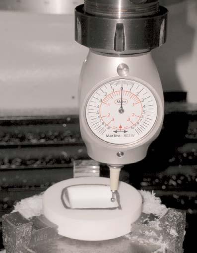 de mecanizado sinxelo. Dotación instrumental Fresa universal Torreta LAGUN Modelo GVM 5-SP Fresa universal LAGUN modelo FU-110 Trade de columna ERLO modelo CR/30.