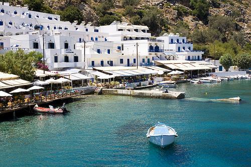 ΛΟΤΣΡΟ Σo ρσξηφ Λoπηξφ είvαη εvα παξαιηαθφ κεξoο θαη βξίζθεηαη ζε απφζηαζε 71 πεξίπoπ ρικ voηίσο ησv Υαvίσv ζηεv επαξρία θαθηψv ζηo άθξo ηoπ αθξσηεξίoπ κoπξη.