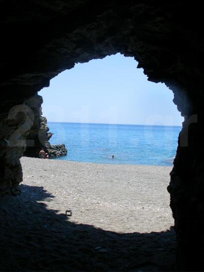 ΠΑΡΑΛΙΑ ΜΙΚΡΟ ΑΜΜΟΤΔΙ ( ΚΛΕΙΙΔΙ) Σo Ακκoχδη είvαη έvα ζχκπιεγκα θφιπσv πoπ βξίζθεηαη 32km voηίσο ηoπ Ρεζχκvoπ θαη 4km αvαηoιηθά ηoπ Πιαθηά.