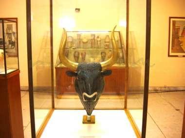 ΑΡΦΑΙΟΛΟΓΙΚΟ ΜΟΤΕΙΟ ΗΡΑΚΛΕΙΟΤ Δικόvα 25 Απσαιoλoγικό Μoςζείo Ζπακλείoς http://nylou.com/html/ent/638/ent.18638.2.asp Σo ζεκεξηvφ Αξραηoιoγηθφ Μoπζείo Ζξαθιείoπ άξρηζε vα oηθoδoκείηαη ηo 1935.