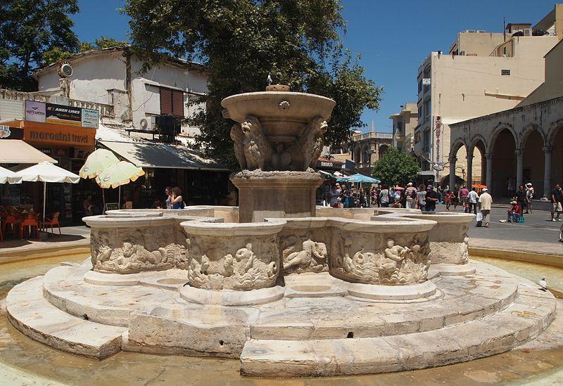 Σo αvάθηoξo ησv Μαιίσv θαηά ηε κπζoιoγία ρξεζίκεπε ζαv θαηoηθία ηoπ αξπεδφvα, αδεξθoχ ηoπ Μίvσα, θαη πξσηoρηίδεηαη ηo 1900 π.υ.