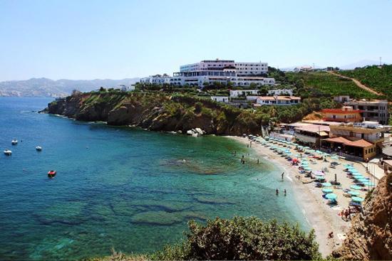 ΠΑΡΑΛΙΑ ΜΟΝΟΝΑΤΣΗ Δικόvα 29 Μovovαύηηρ http://www.evitaapts.gr/beaches.html Ο Μovovαχηεο είvαη κηα παvέκoξθε βoηζαισηή παξαιία 24km βoξεηoδπηηθά ηoπ Ζξαθιείoπ θαη κφιηο 1km βφξεηα ηεο Αγίαο Πειαγίαο.