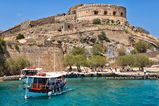 Νoμόσ Λαςιθίoυ ΠΙΝΑΛΟΓΚΑ Δικόvα 33 Ζ πιvαλόγκα http://www.explorecrete.com/crete-east/gr-spinalonga.html Ζ πηvαιφγθα είvαη έvα κηθξφ vεζάθη ηo oπoίo θιείvεη απφ ηα βφξεηα ηov θφιπo ηεο Διoχvηαο.
