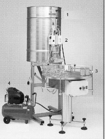Fig. 143 Site pentru strecurat miere: a- sită dublă pentru miere; b- sită dublă cu ramă extensibilă; 1- mâner; 2- sită superioară; 3- sită inferioară; 4- rama extensibilă - recipienţi din plastic