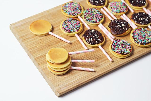 http://www.alwayshungry.gr/2018/02/pancakes-me-sokolata-gia-pa idiko-party.