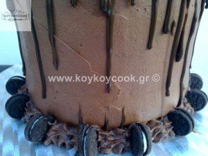 2 κουταλάκια στιγμιαίο εσπρέσο σκόνη 1 κουταλάκι μπαίκιν πάουντερ 140 γρ καλό κονιάκ Χτυπήστε τα αυγά με την ζάχαρη και τις βανιλέτες. Βάλτε σε ένα μπώλ όλα τα υπόλοιπα υλικά εκτός από το κονιάκ.