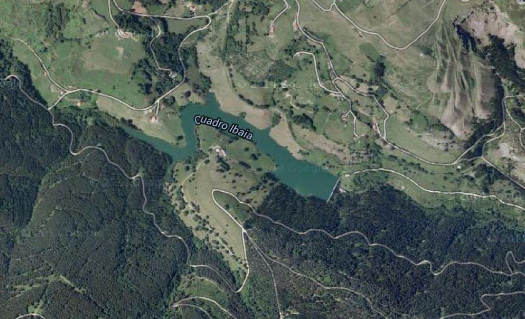 INGURUNEAREN ANALISIA 3.1.2. Irudia. Oiolako urtegia sateliteko argazki bidez. Zentrala ondo funtzionatzeko bi urtegi behar dira.