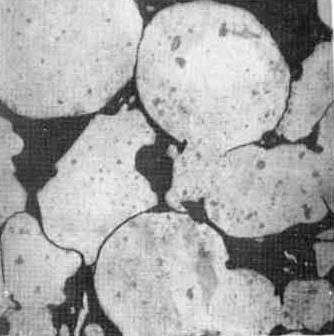 În funcţie de natura pulberilor, de forma lor şi de gradul de compactitate, materialele sinterizate se folosesc în diverse domenii: a) materiale cu proprietăţi de frecare impuse; - de antifricţiune: