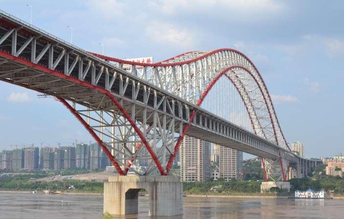 REALIZOVANÉ MOSTY Most Chaotianmen cez rieku Yangtze momentálne najväčší oblúkový most na svete (postavený v roku 2009) slúži pre cestnú aj